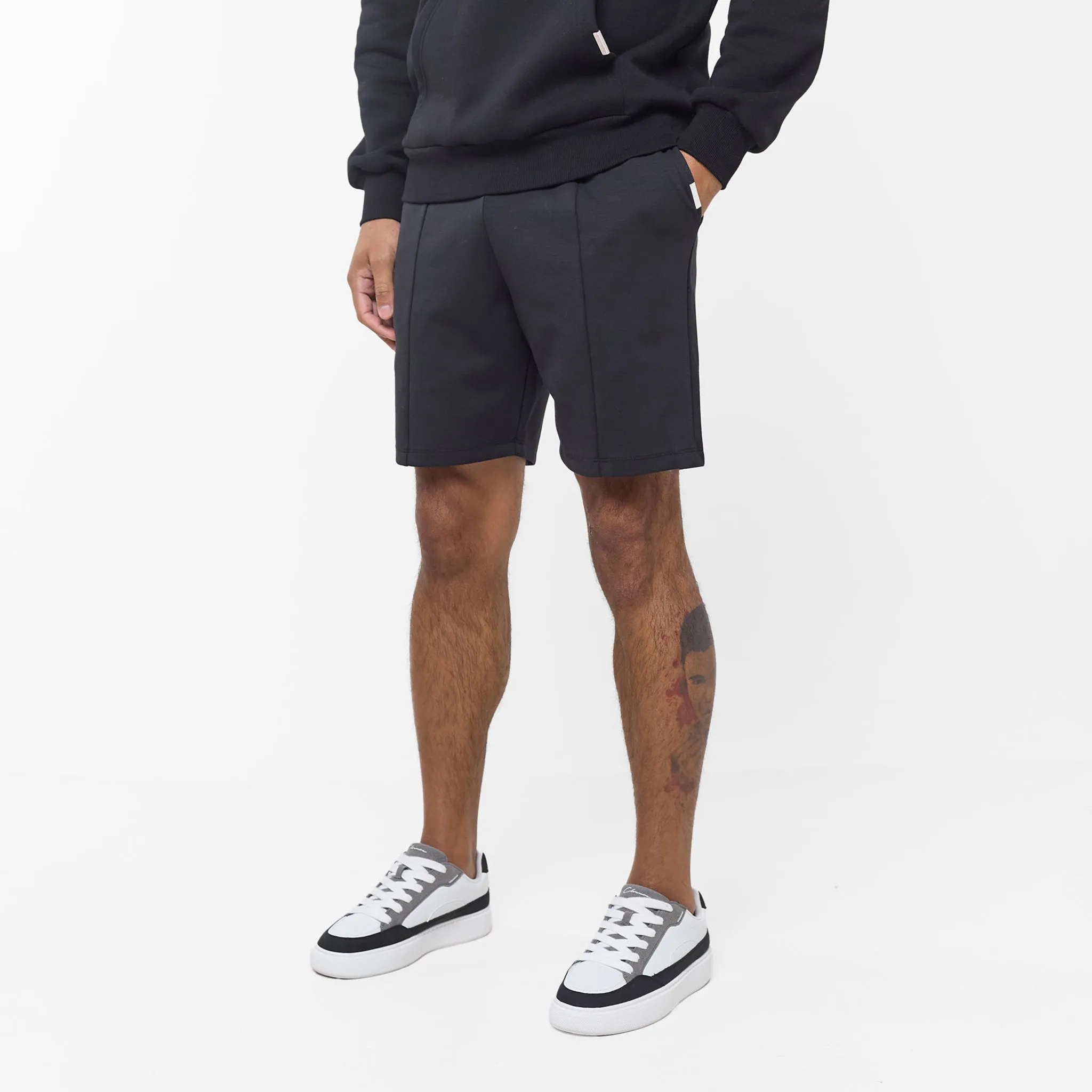 Pleated Core Short | Black