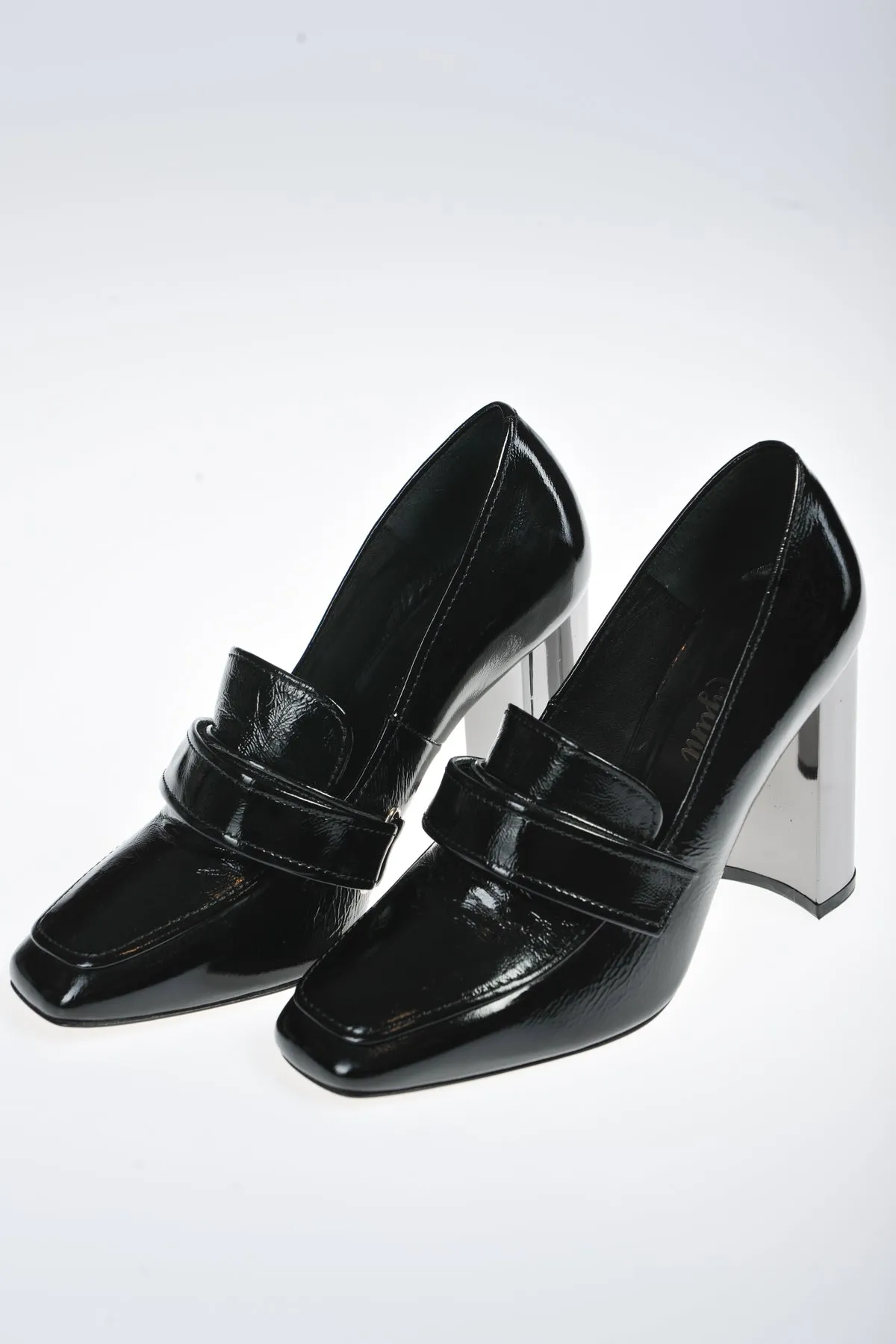 SANDY SHINY SHOE