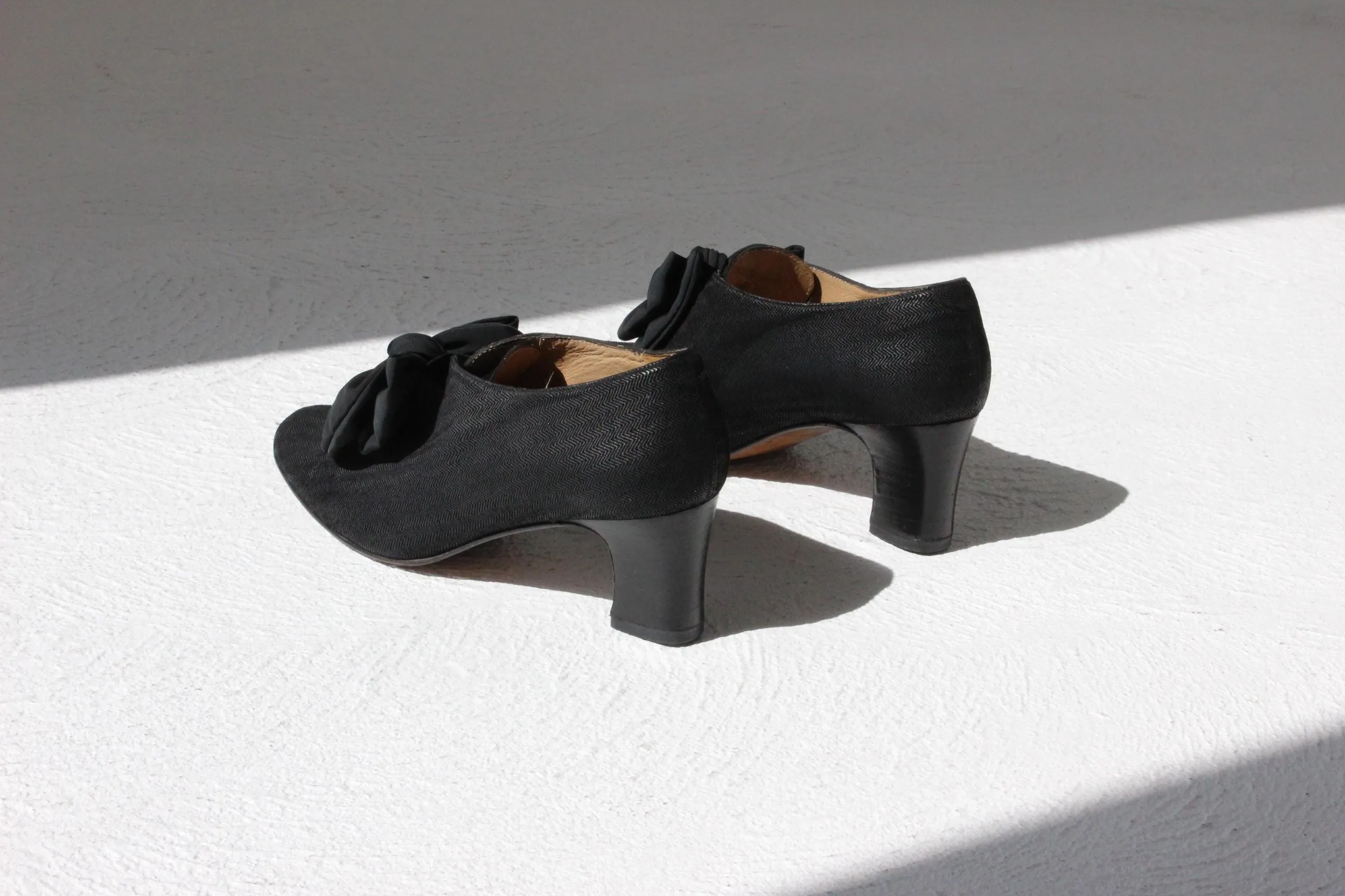 Spanish Vintage 80s Paco Herrero Victorian Style Shoes with Bow and Mid Heel - Euro 36