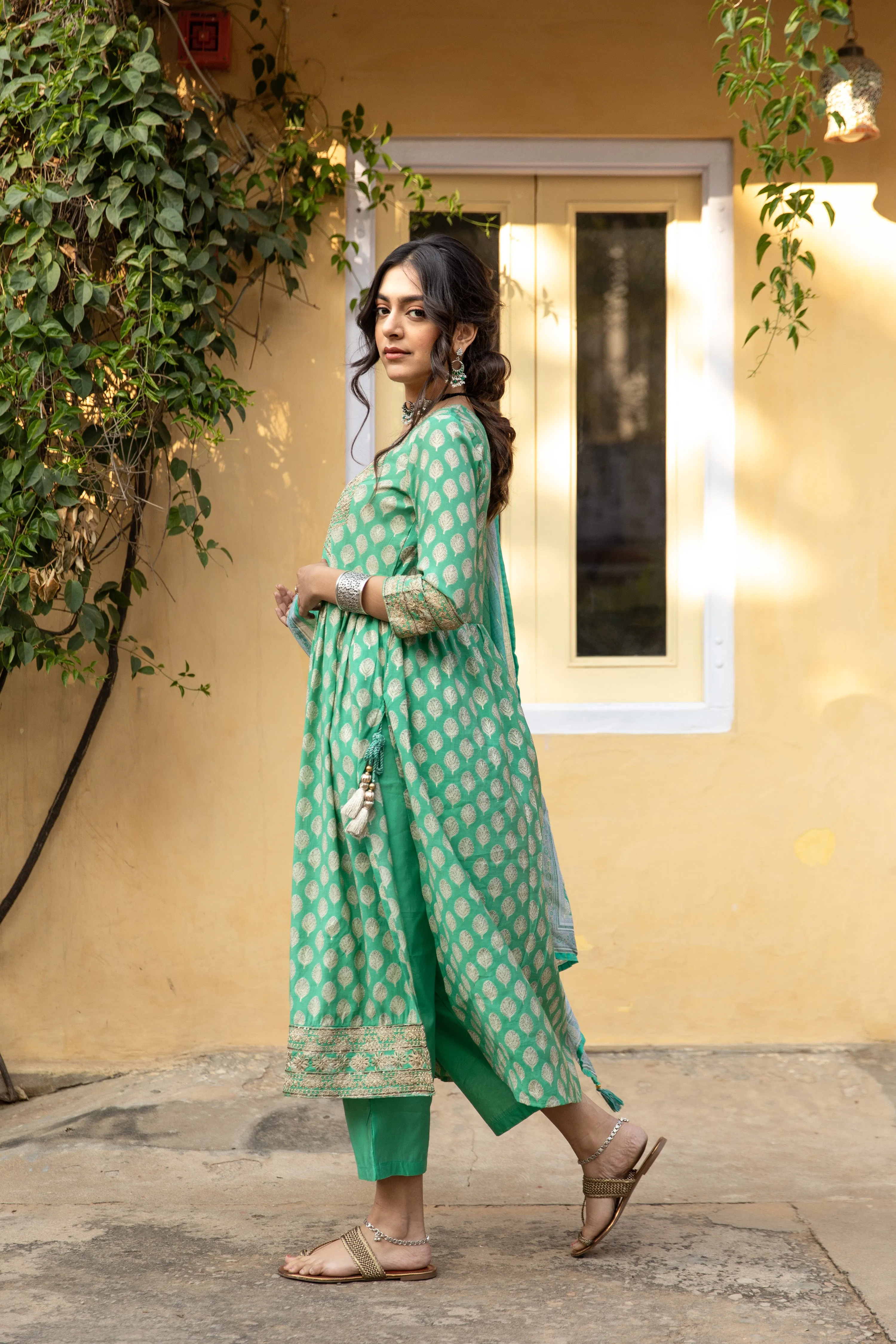 Women Green Muslin Nyara Cut A-Line Kurta Trouser Dupatta & Fancy Potli Set